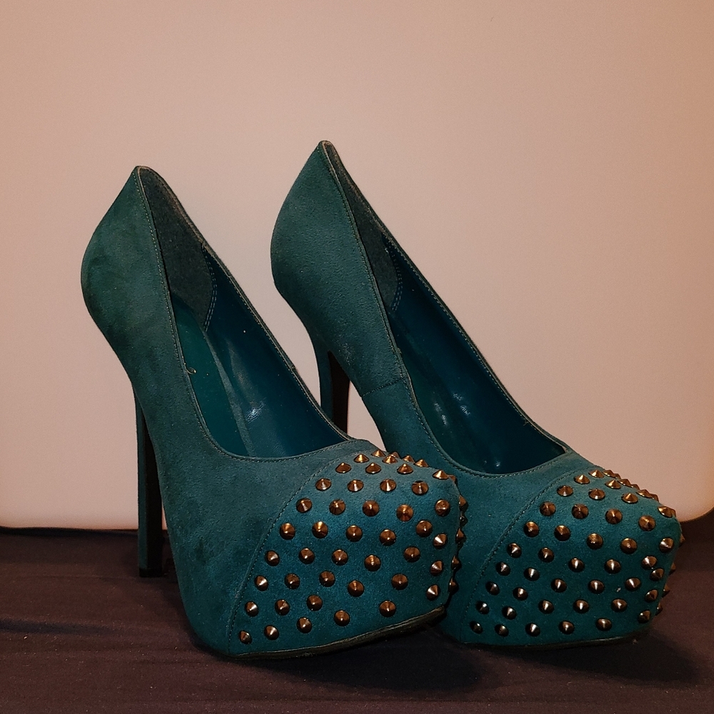 Breckelle's Teal Spike Heels